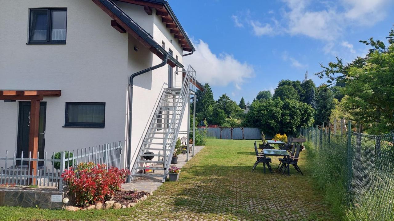 Apartmany Kohoutek A Slepicka V Novohradskych Horach Nove Hrady  Ngoại thất bức ảnh