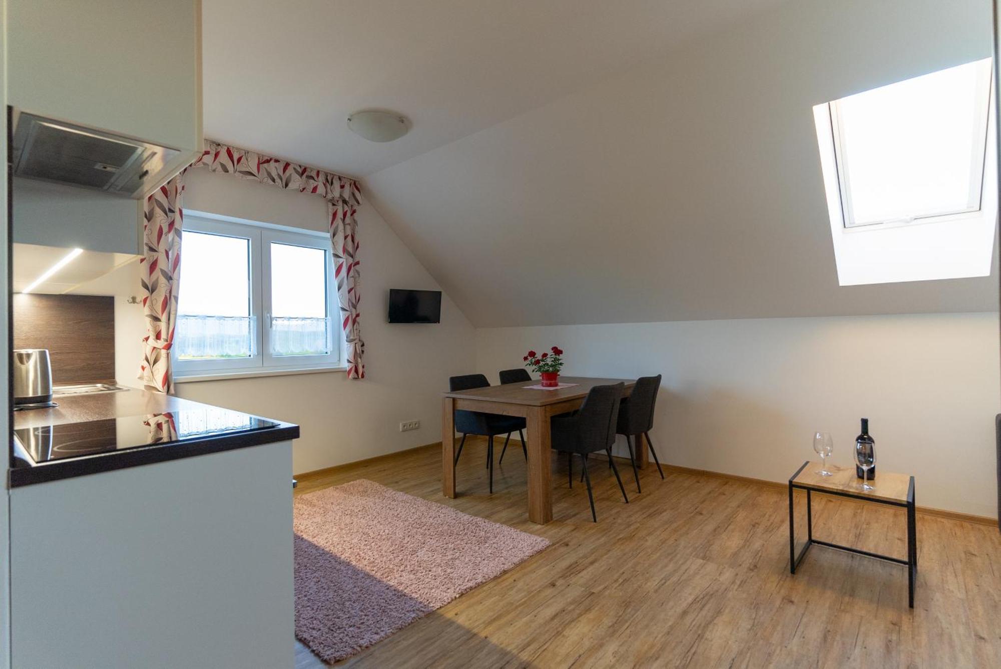 Apartmany Kohoutek A Slepicka V Novohradskych Horach Nove Hrady  Ngoại thất bức ảnh
